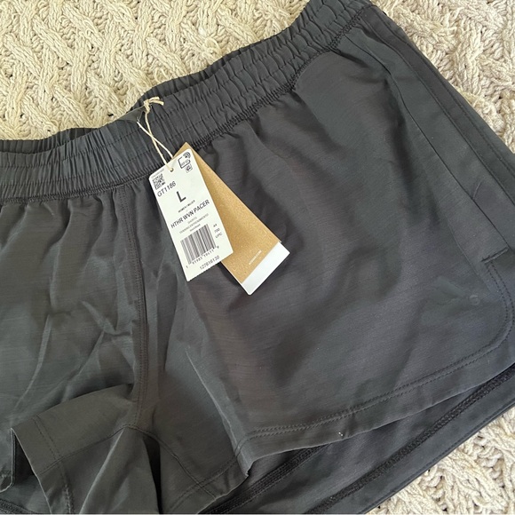adidas Pants - Adidas NEW black Athletic Training Short Women’s Large Heather Woven Pacer